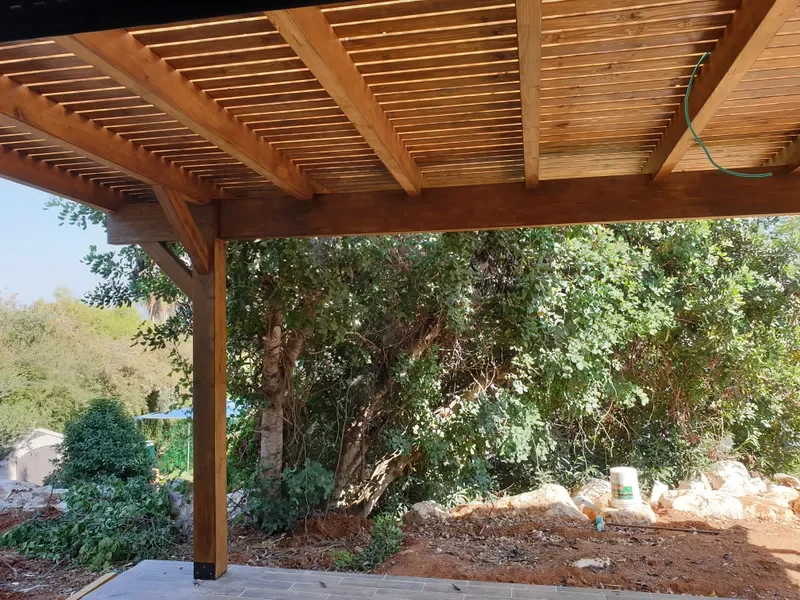 בניית פרגולות עץ מעוצבות מותאמות אישית