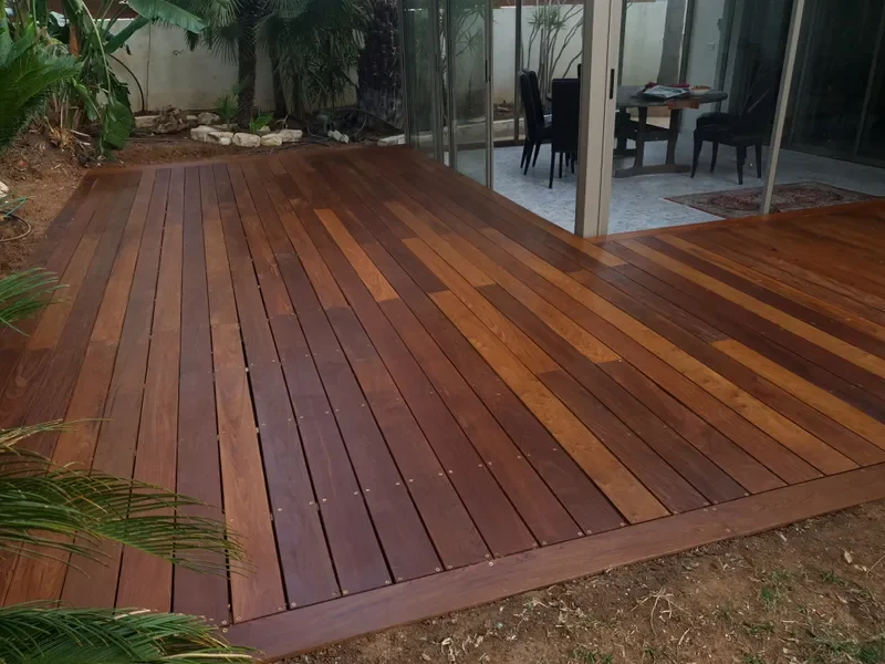 בניית דקים מעץ איפאה